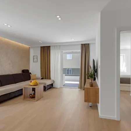 Roza, Prekrasni Novi S Parkingom Apartmán Makarská