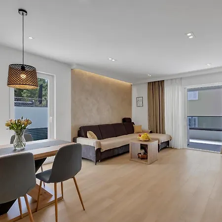Roza, Prekrasni Novi S Parkingom Apartment *
