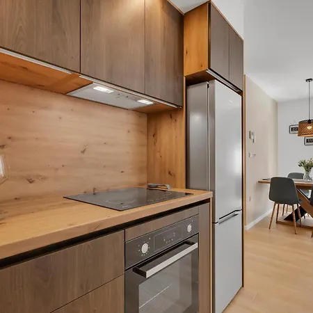Roza, Prekrasni Novi S Parkingom Apartmán Makarská
