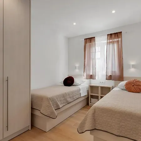 Roza, Prekrasni Novi S Parkingom Apartmán *